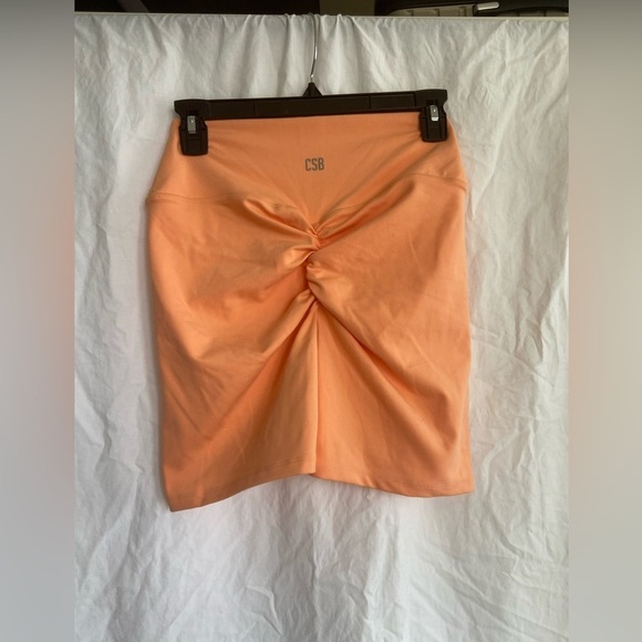 CSB crop shop boutique SERENITY SCRUNCH SHORTS 4" | light orange Size XL - Picture 4 of 9
